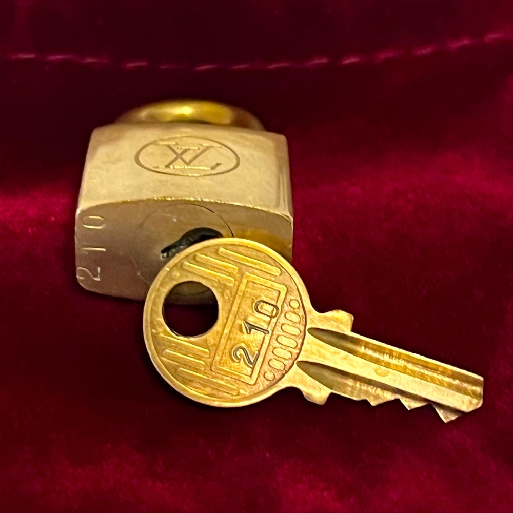 Vintage LV Lock & Key #210